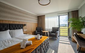 Hotel Mazurkowa & Wesela & Imprezy & Konferencje Jelenia Gora, Obok Restauracja Mazurkowa Chata